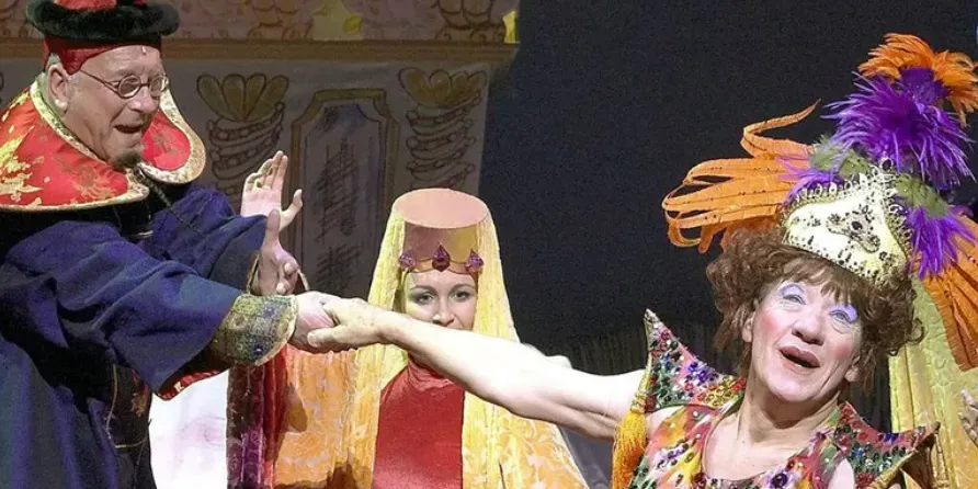 A theatre lover's guide to… pantomime cover photo on Stagedoor